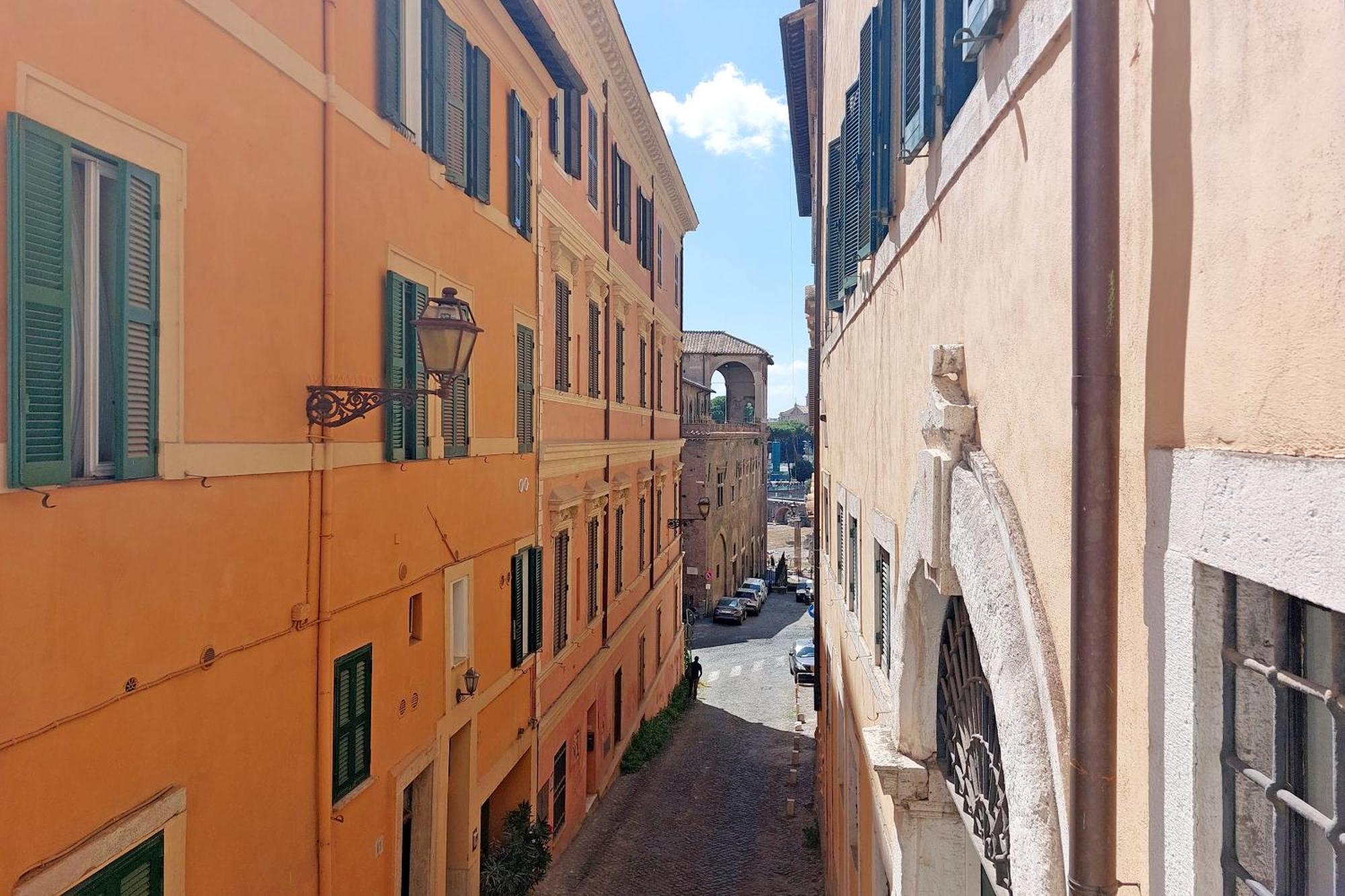 Apartment Two Steps From Colosseum, In The Imperial Forums